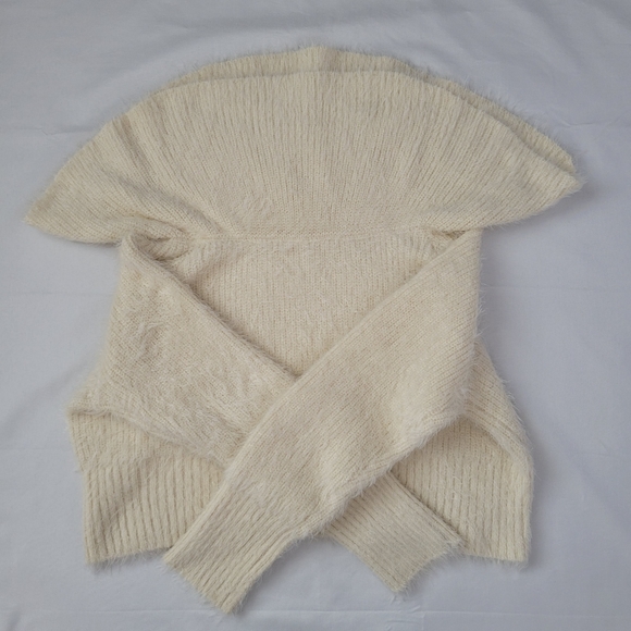 Women's Fuzzy Soft Ivory Crop Top Sweater - Picture 8 of 10